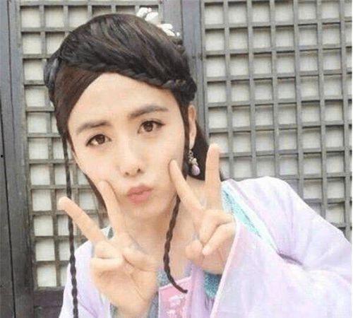 欧美嘴唇男扮女装视频